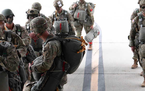 Soldiers and Airmen Conduct JAAT with Edwards C-17