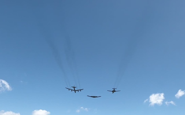 America’s Bomber Trio Flies Over Freedom 250 Grand Prix