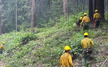 Active-duty U.S. Army Soldiers from 7th Infantry Division activated as wildland firefighters on the Little Giant Fire