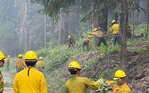 Active-duty U.S. Army Soldiers from 7th Infantry Division activated as wildland firefighters on the Little Giant Fire