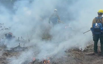 Active-duty U.S. Army Soldiers from 7th Infantry Division activated as wildland firefighters on the Little Giant Fire