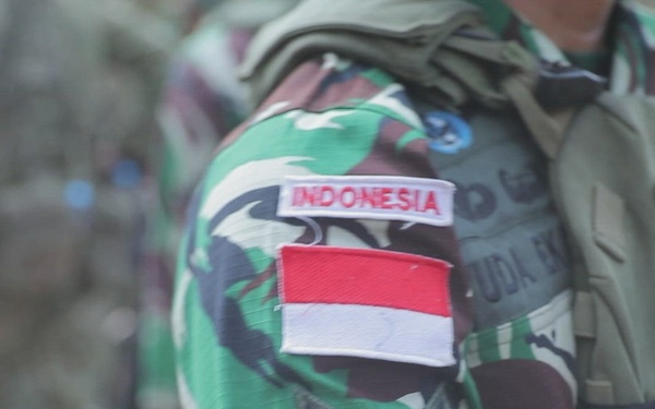 U.S. Army Soldiers participate in a jungle survival course