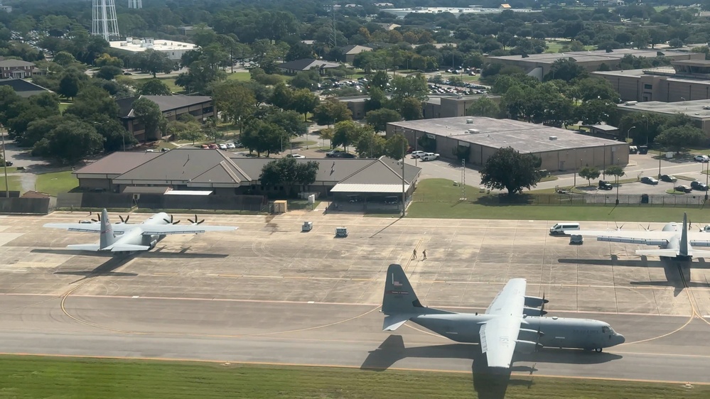 DVIDS - Video - 403rd Wing evacuates aircraft in advance of Isaias