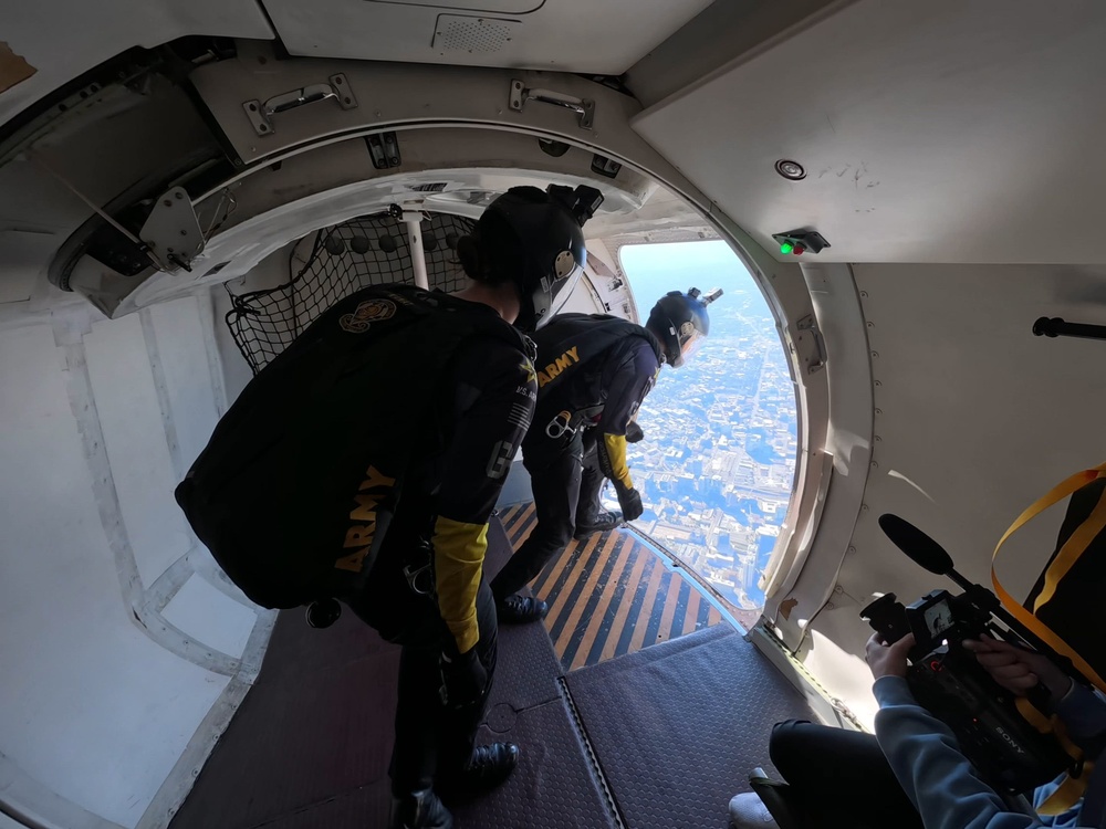 DVIDS - Video - US Army Parachute Team Jumps into Nissan Stadium for ...