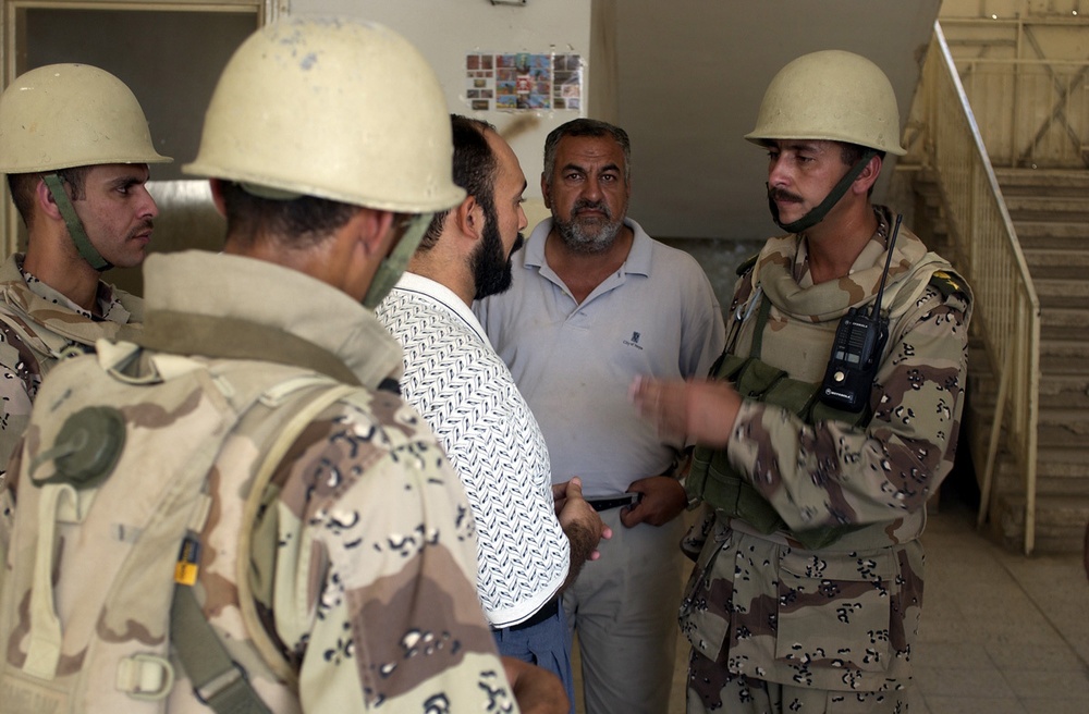 Iraqi Soldiers Take on Civil Affairs Role