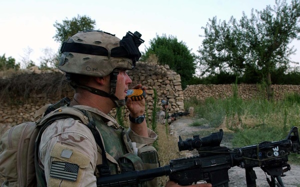 Stryker Soldiers and ING search for weapons, terrorists