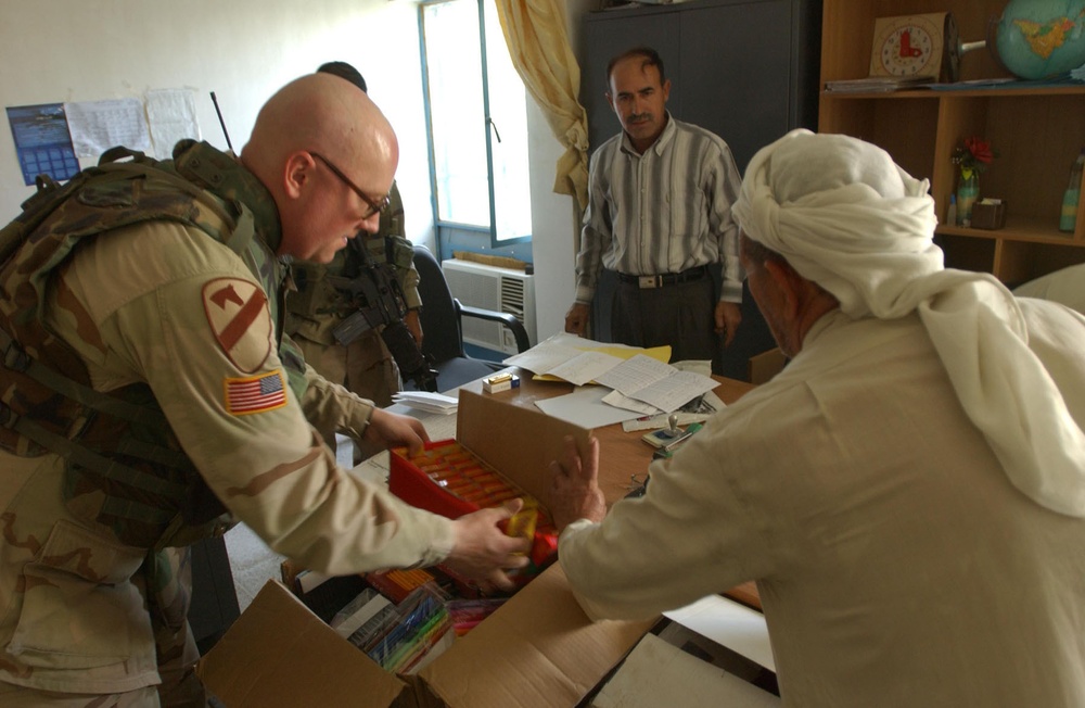 Soldiers Deliver Arkansas Donations to Iraqi Children