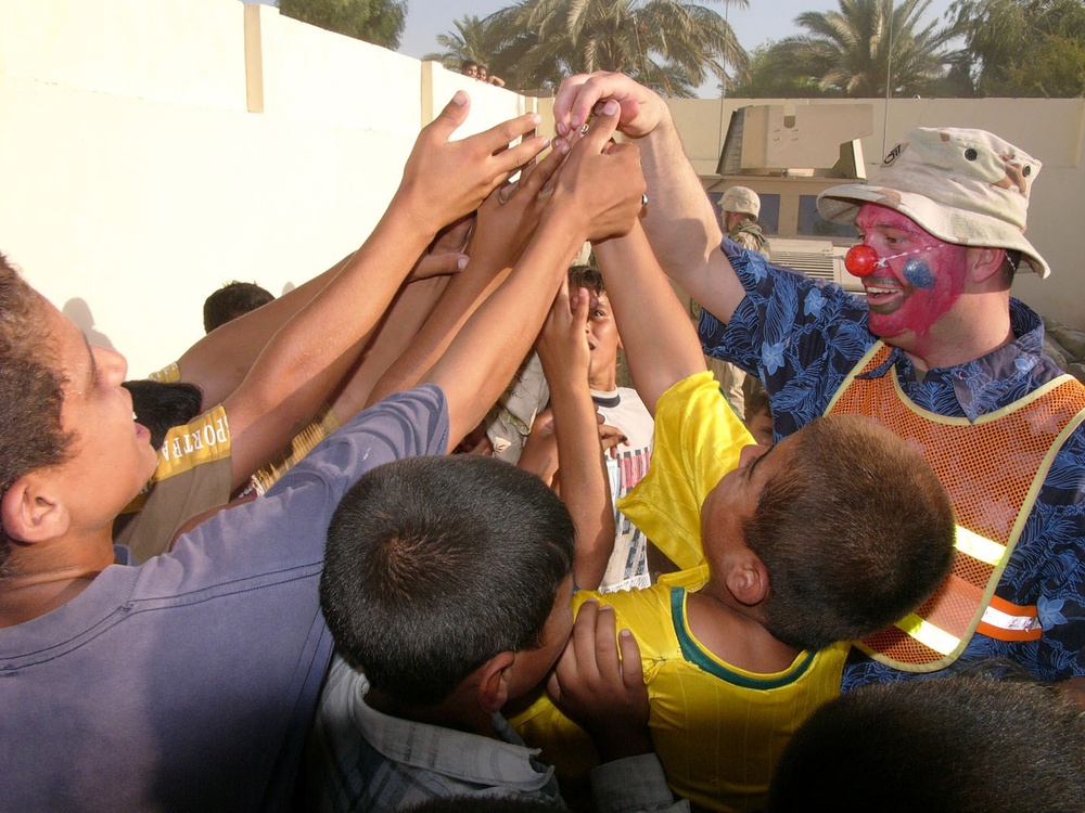 Red Team Soldiers Give School Supplies to Kids