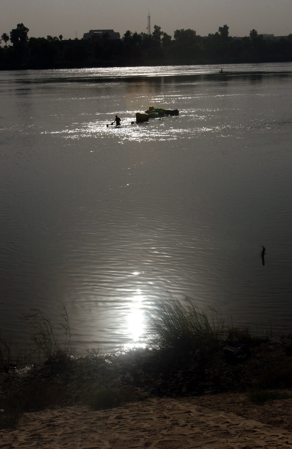 Divers Make Big Splash at Abu Nuwas Park