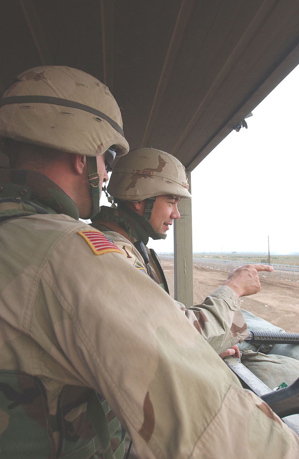 20041106-A-8908C-037