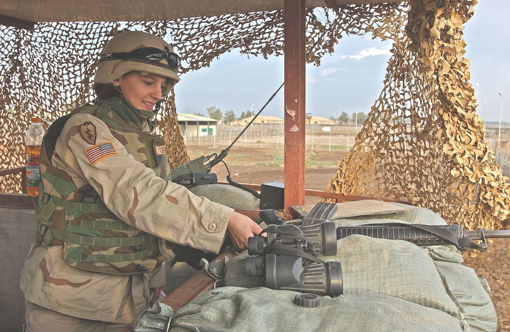 20041106-A-8908C-059