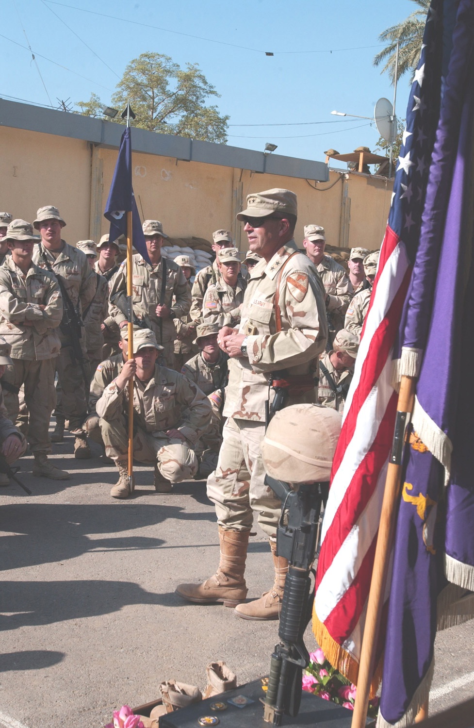 Maj. Gen. Peter Chiarelli speaks to Soldiers from the 443rd Civi