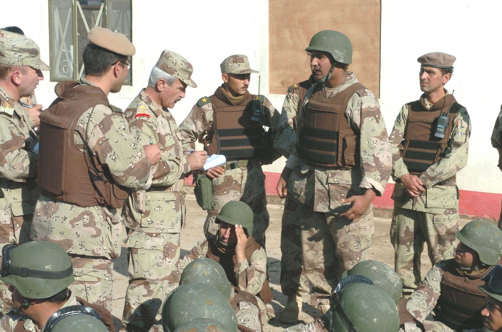 Iraq generals speak to injured troops in Mosul