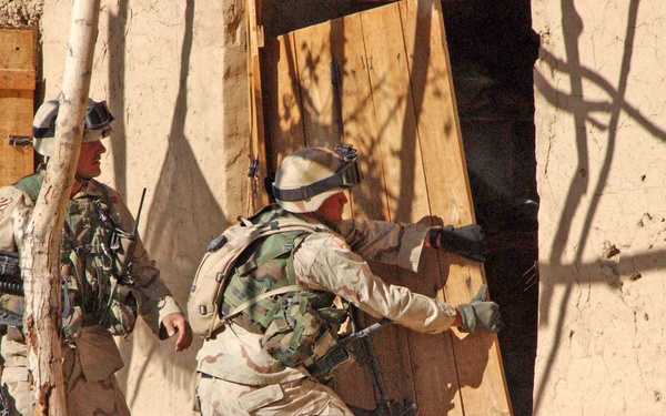 Soldiers conduct a raid in the Zabol Province