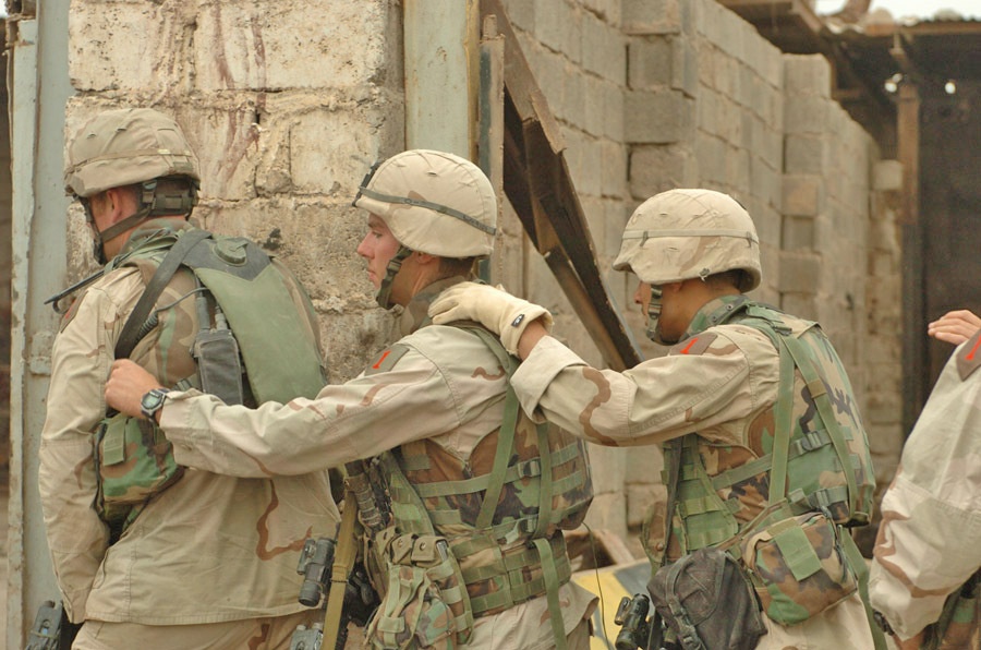 Troops prepare to clear a building in southeast Fallujah
