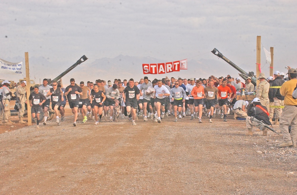 Runners begin the (Honolulu Marathon) at FOB Ripley