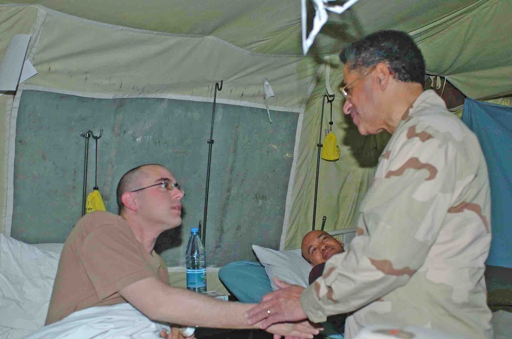 Maj. Gen. David Hicks visits with Spc. Michael A. Krasner