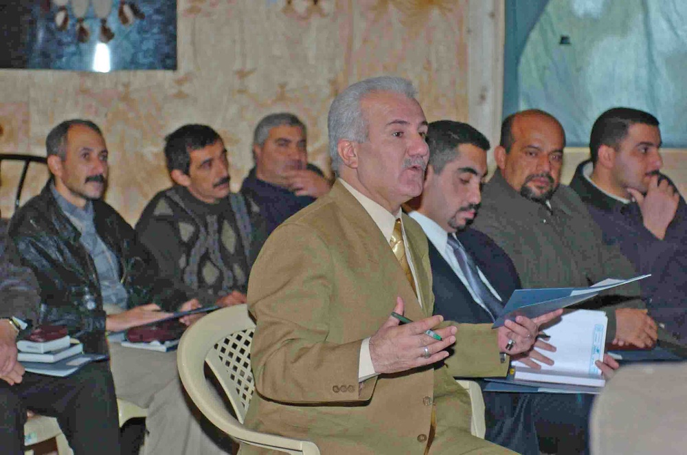 Dr. Hassan Zeinalabdeen Naki makes a point