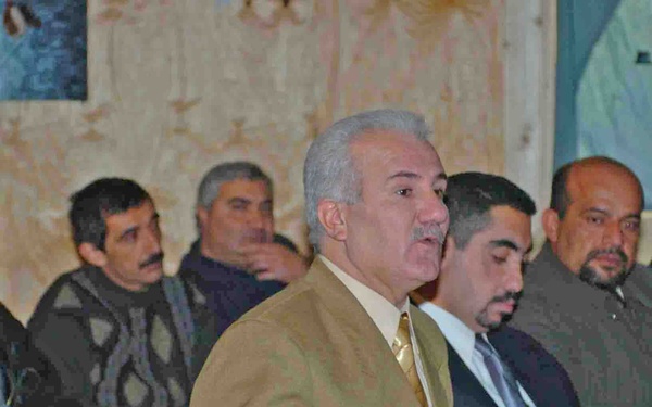 Dr. Hassan Zeinalabdeen Naki makes a point