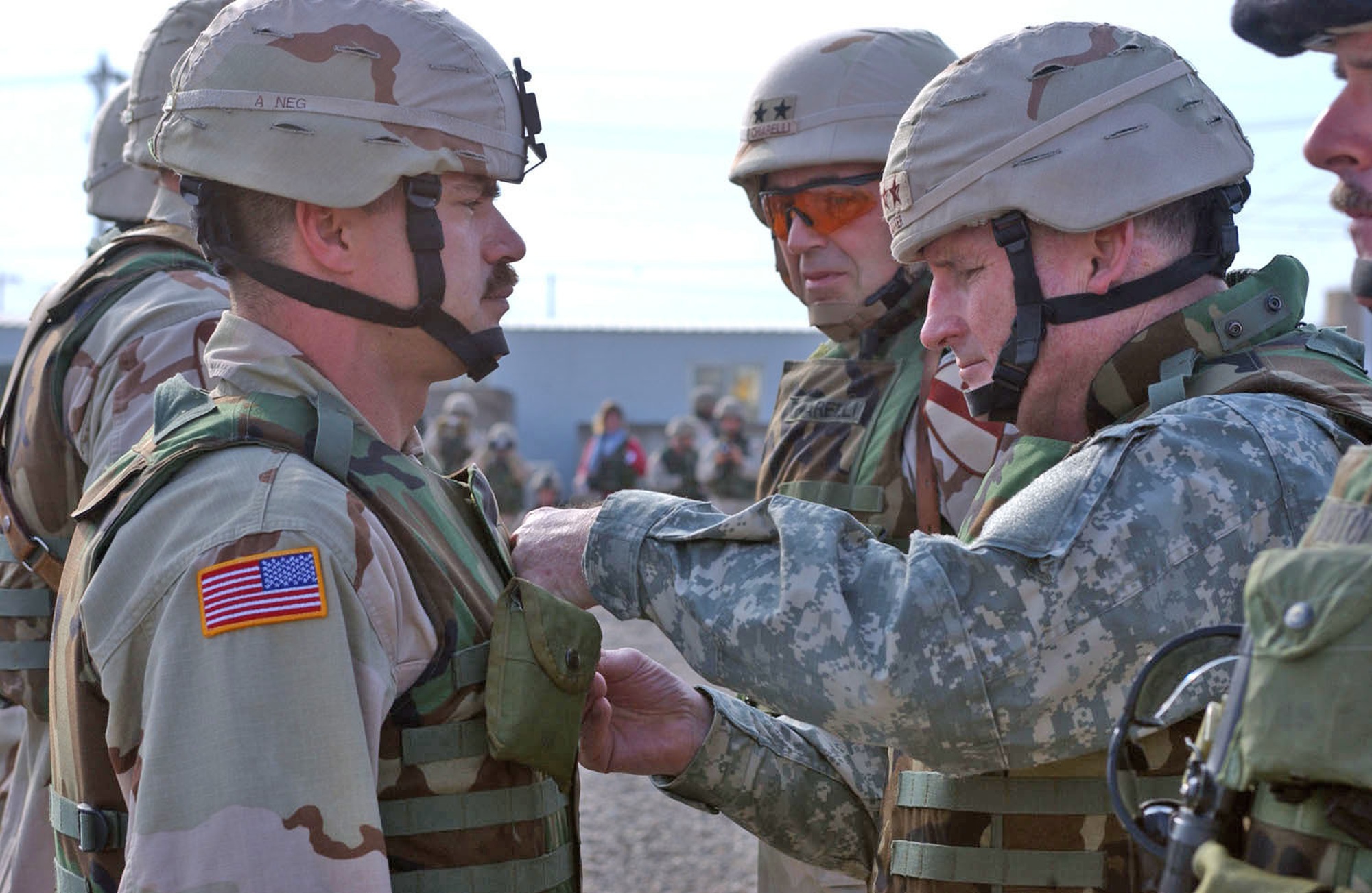 DVIDS - Images - Gen. Peter J. Schoomaker awards CWO3 Steven