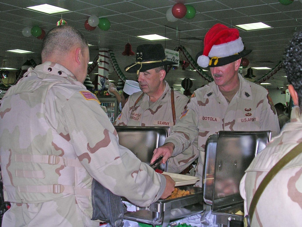 Maj. Gen. Chiarelli and Sgt. Maj. Ciotola brought holiday cheer