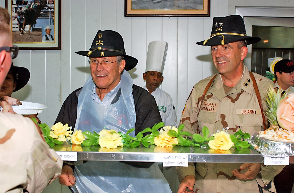Donald Rumsfeld serve Christmas Eve chow to Soldiers