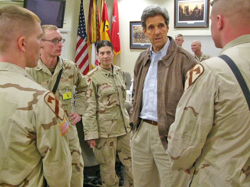 Senator John Kerry, D-Mass., greets Soldiers