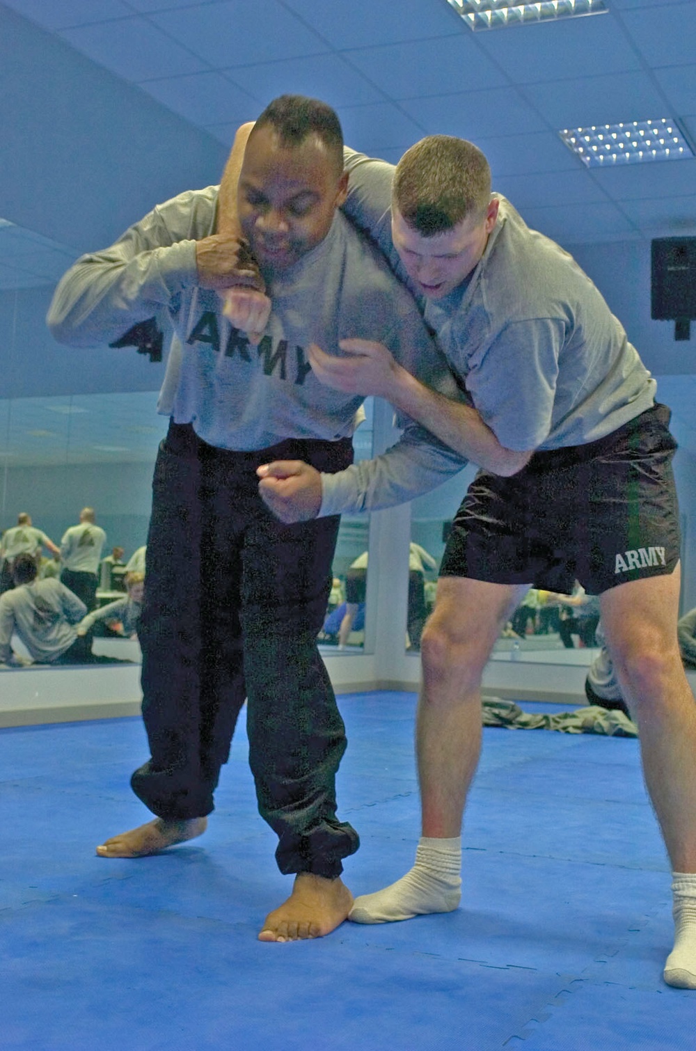 Sherb Sentell Grips Eldridge Smart in a Rear Choke