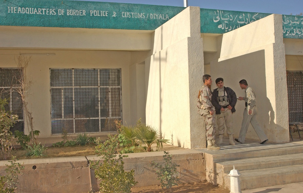 Iraqi National Guardsmen stand outside the Police Headquarters