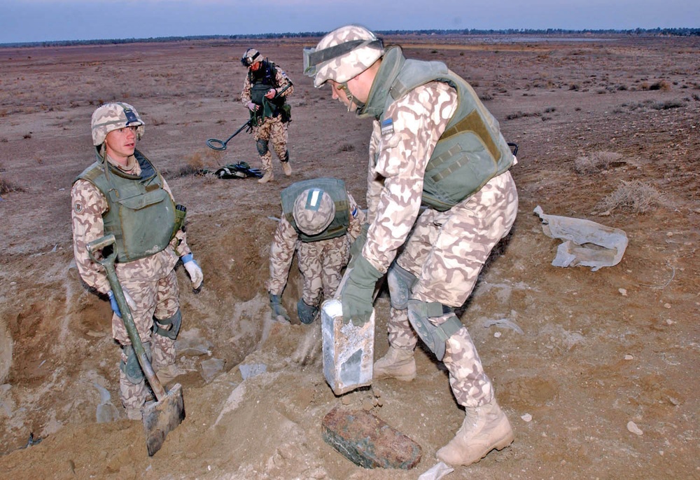 Estonian Soldiers unearth a cache of machine gun ammunition