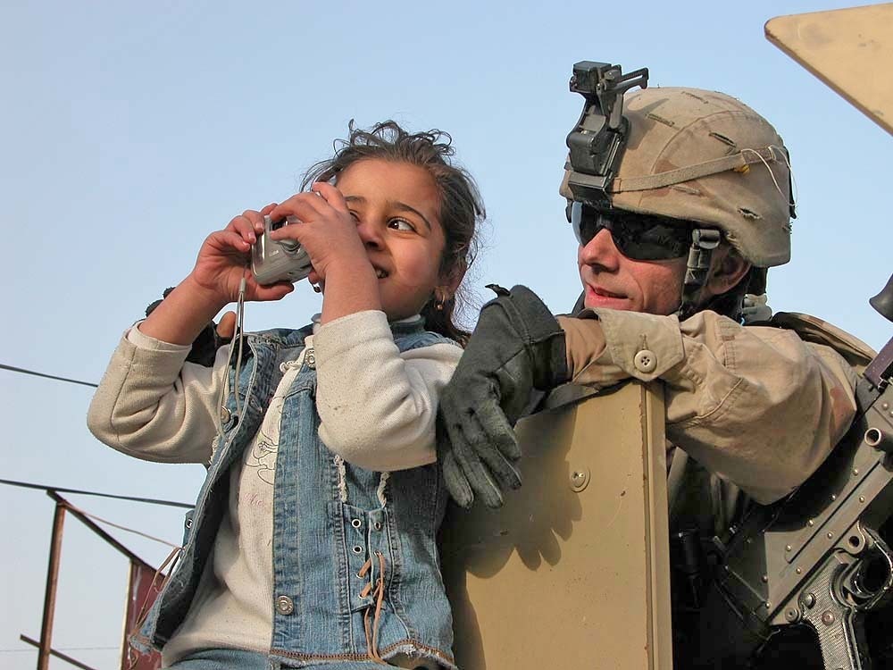 Spc. Thomas Dulinsky Tries to Teach Photography