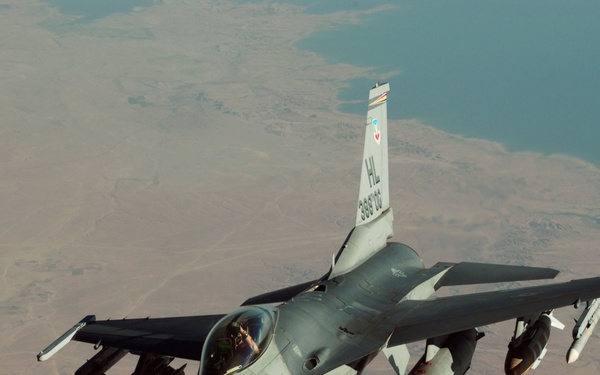 An F-16 patrols the Iraqi desert during a mission