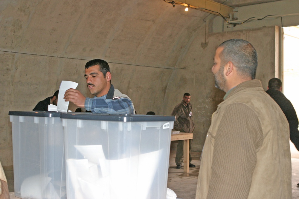 Iraqi citizens cast their votes at the Al Asad polling station