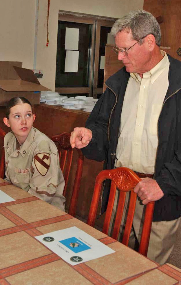 Senator Jim Inhofe chats with Pfc. Cecilia McLaughlan