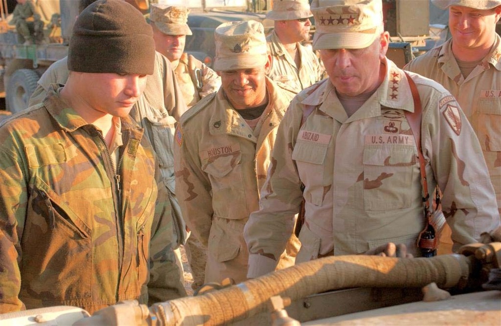 Gen. John Abizaid speaks with Soldiers