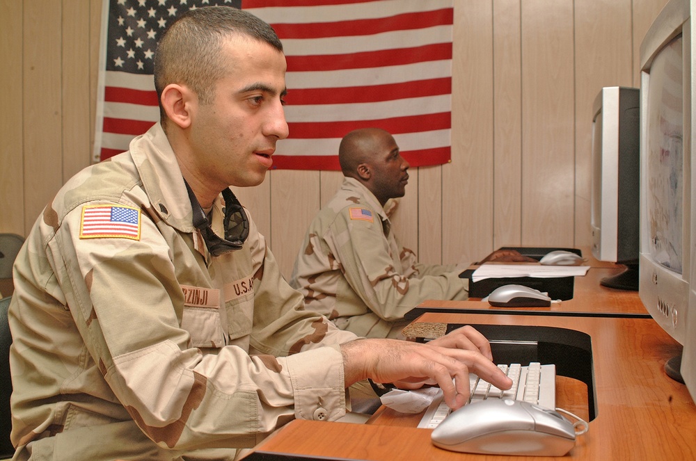 Soldiers log on to check e-mail from home