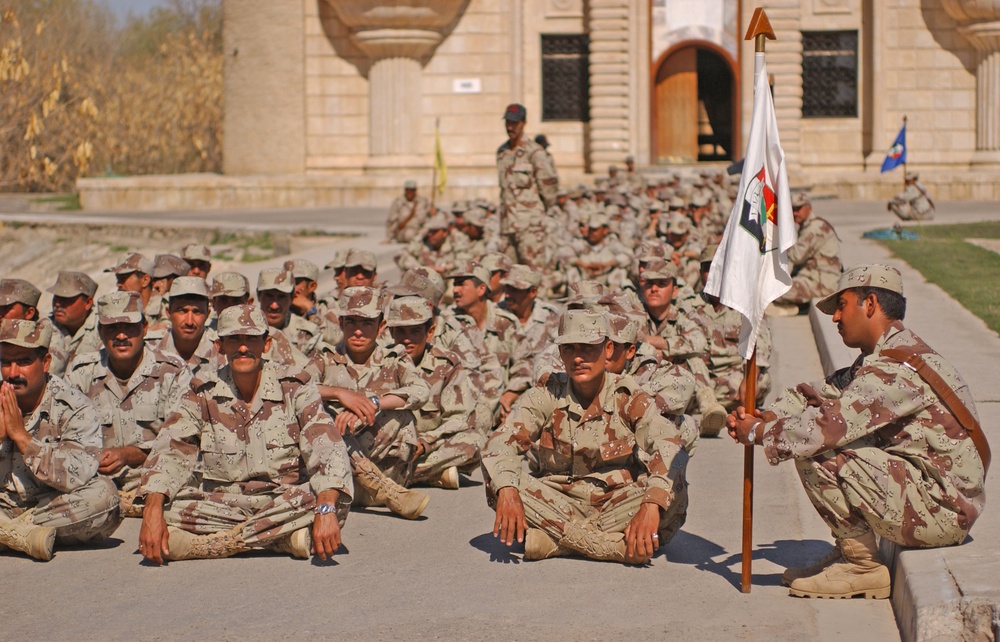 Soldiers from the 4th Iraqi Army relax