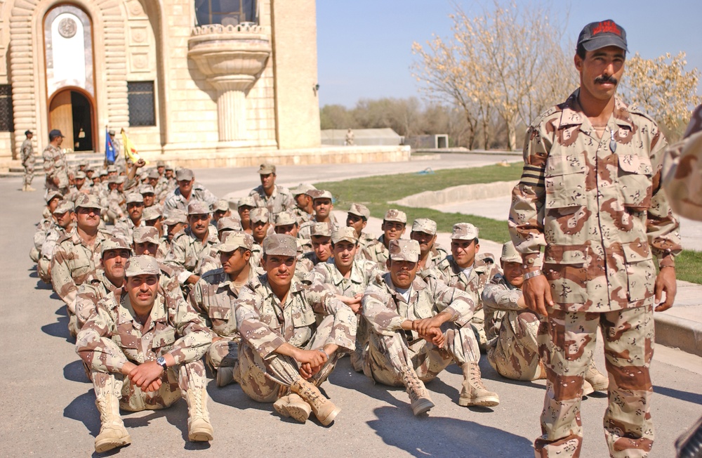 Soldiers from the 4th Iraqi Army relax