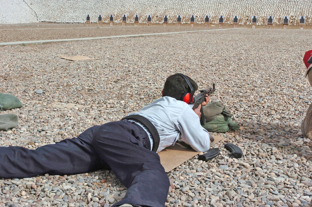 Iraq Police cadets fire AK-47s