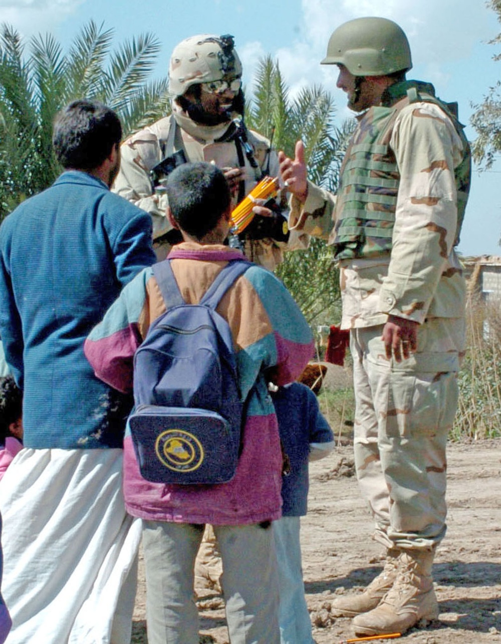 Staff Sgt. Stevie Knox talk with Iraqi children