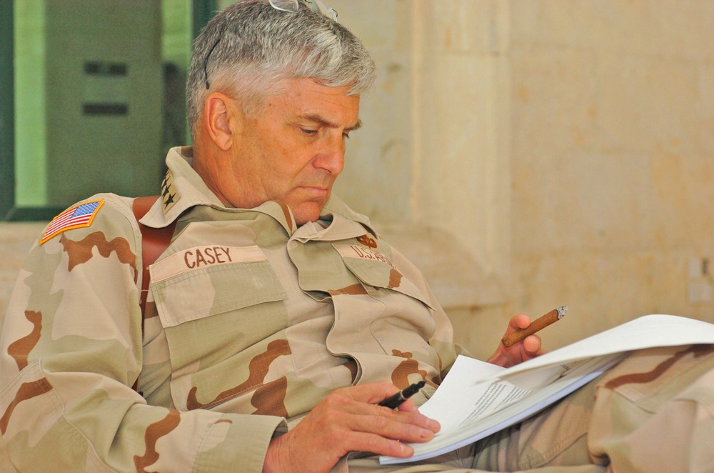 Gen. Casey Jr. takes time to smoke a cigar and read