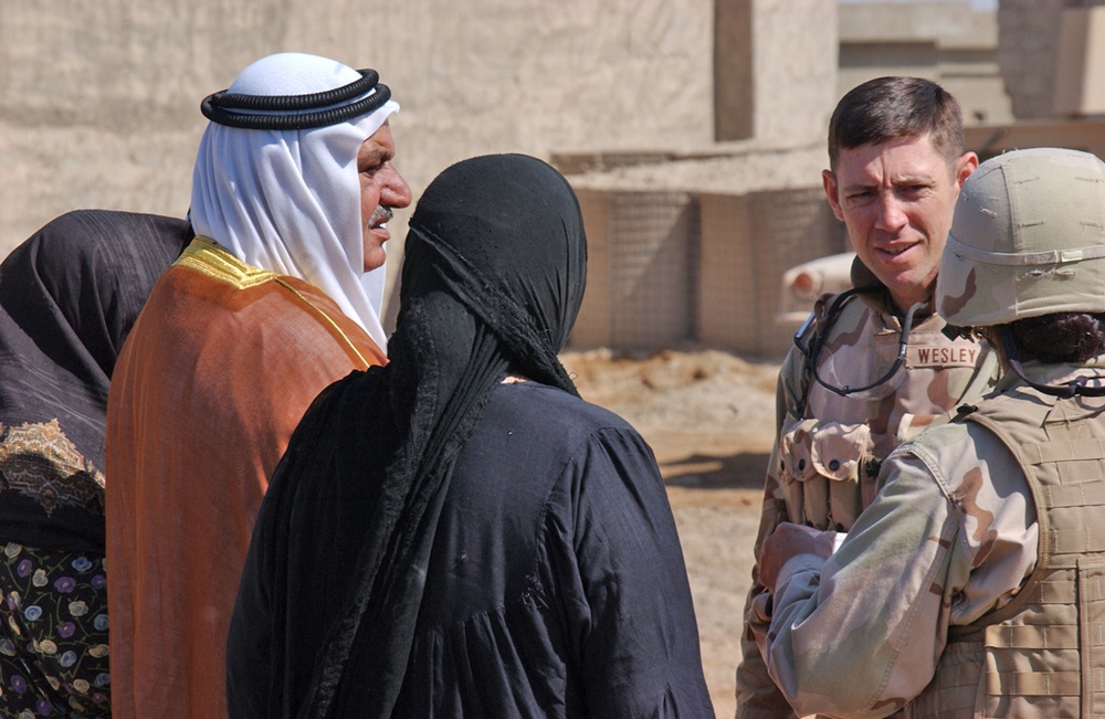 Lt Col Eric Wesley speaks to the Sheik