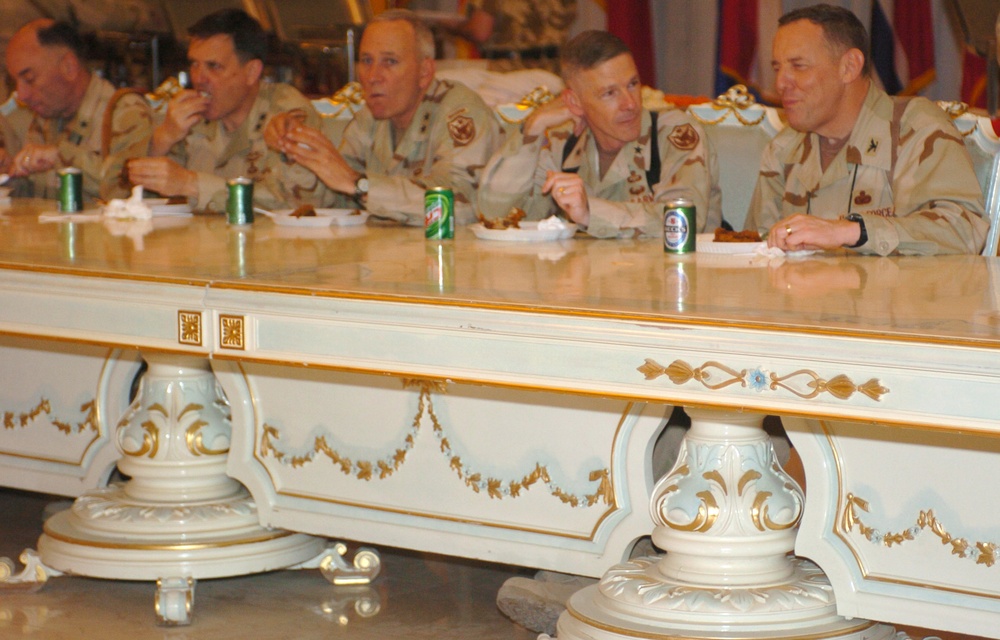 Senior U.S. Military leaders enjoy a bite to eat