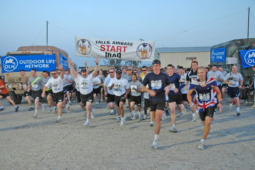 Soldiers participating in the Tallil Air Base/Boston Marathon