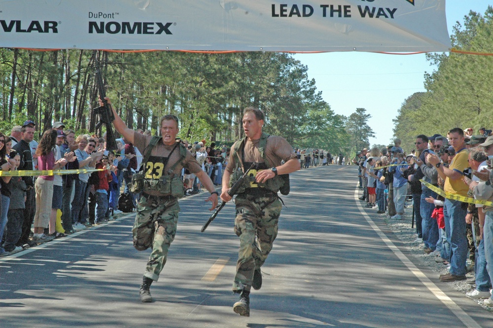 Sgts. Jacobson and Noffsker run across the finish line