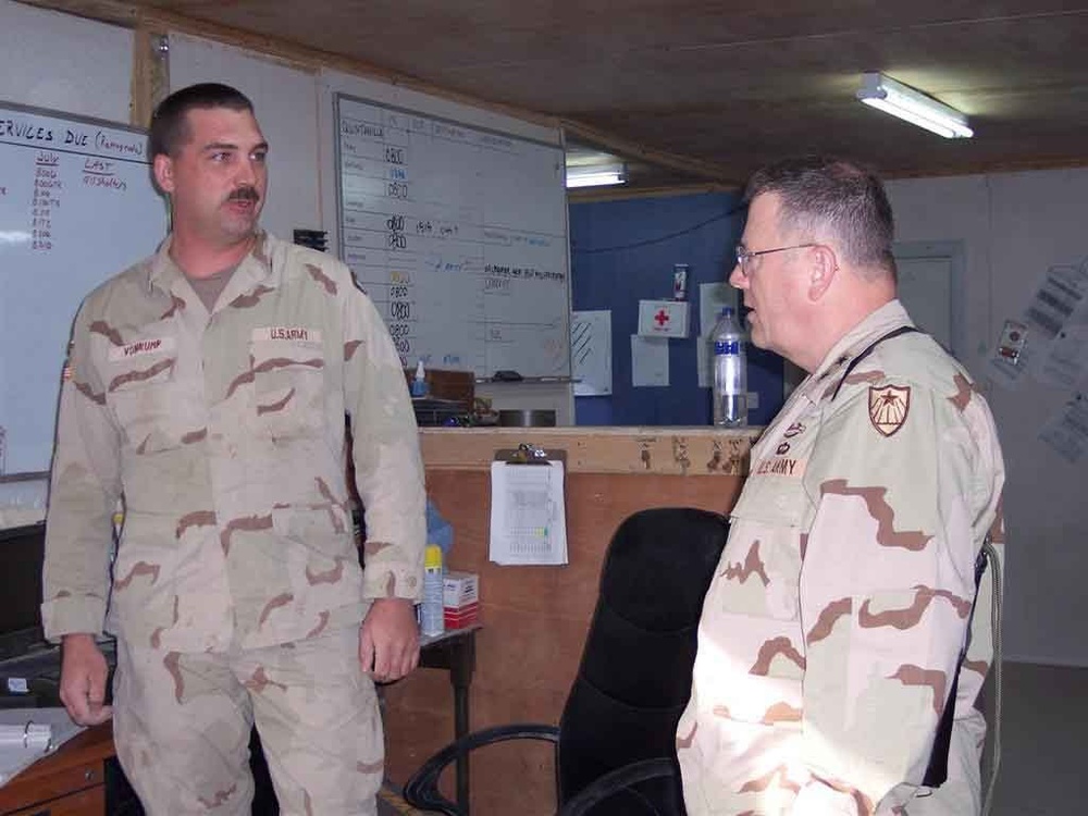 Maj. Gen. Shellito visits with Staff Sgt. Kevin Vonrump