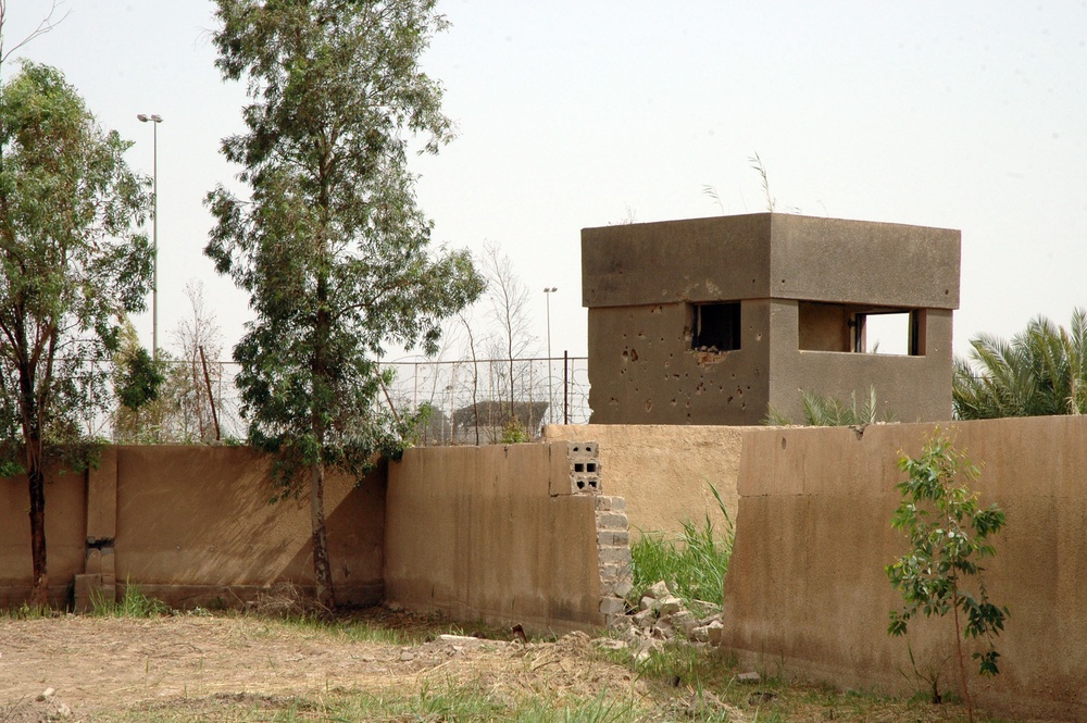 The courtyard where Soldiers were receiving gunfire