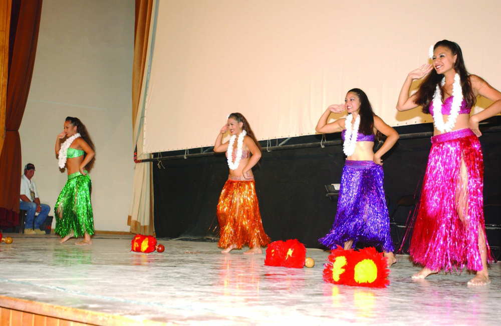 The Hawaiian dancers from the Polynesian Paradise Group