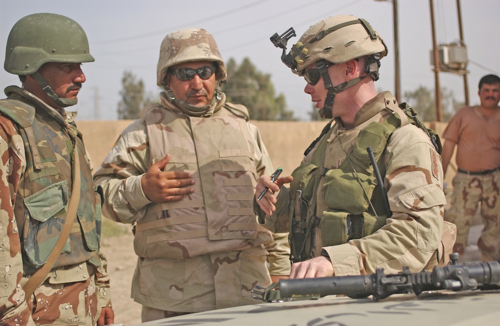 2 Lt. Lorsung talks to an Iraqi army squad leader