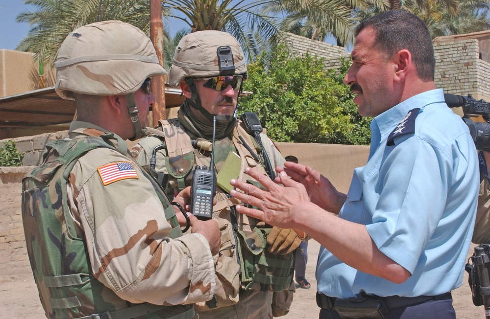 Capt. Paul Shannon talks to an Iraqi police officer